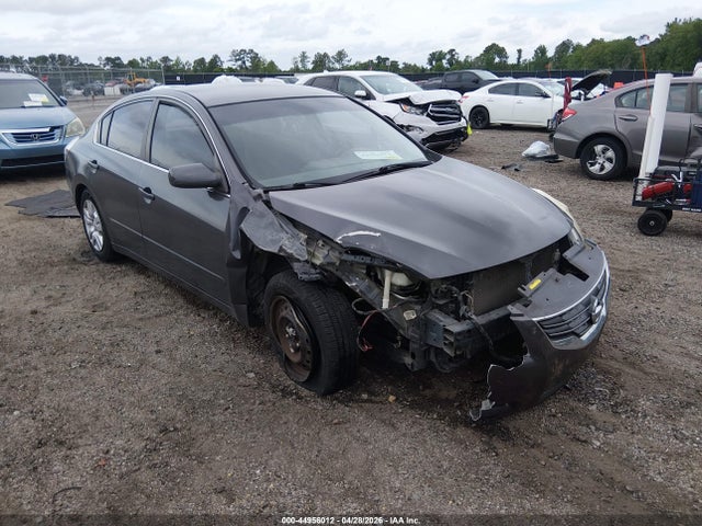 Salvage Nissan Altima Image