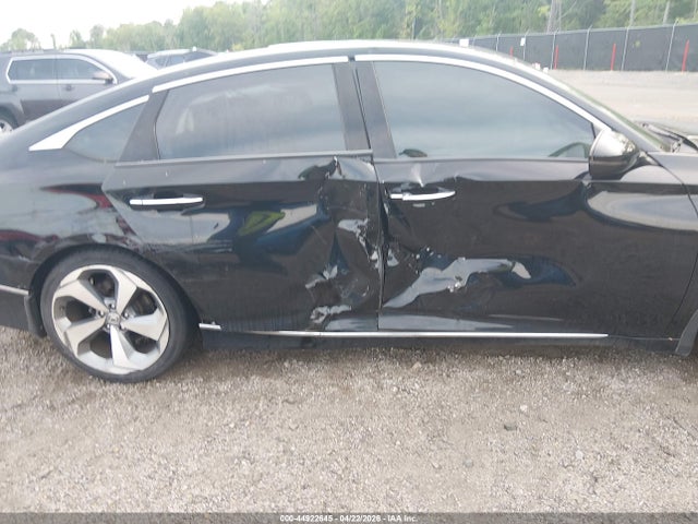 Honda Accord Touring 2.0t