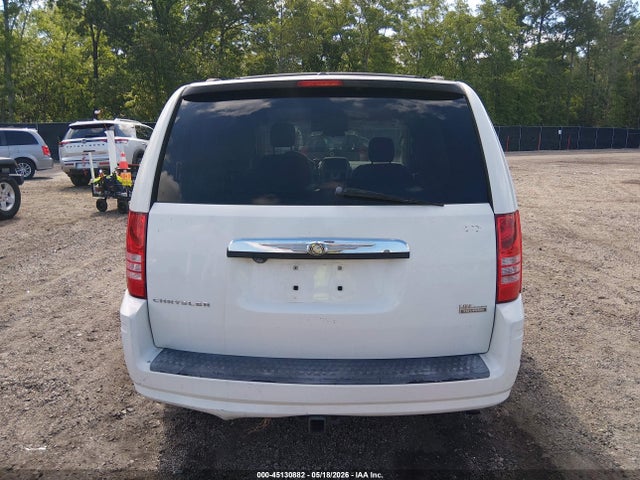 Chrysler Town & Country Touring