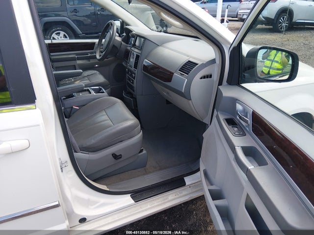 Chrysler Town & Country Touring