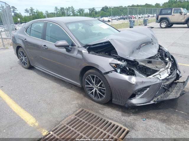Salvage Toyota Camry Image