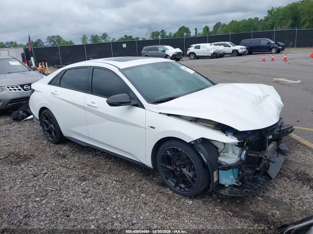 Salvage Hyundai ELANTRA Image