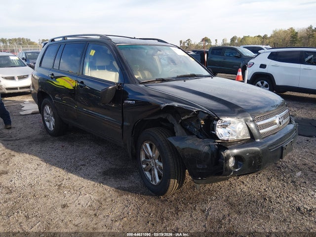 Salvage Toyota Highlander Image