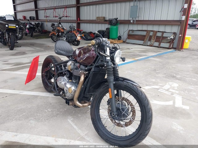 Salvage Triumph Bonneville Image