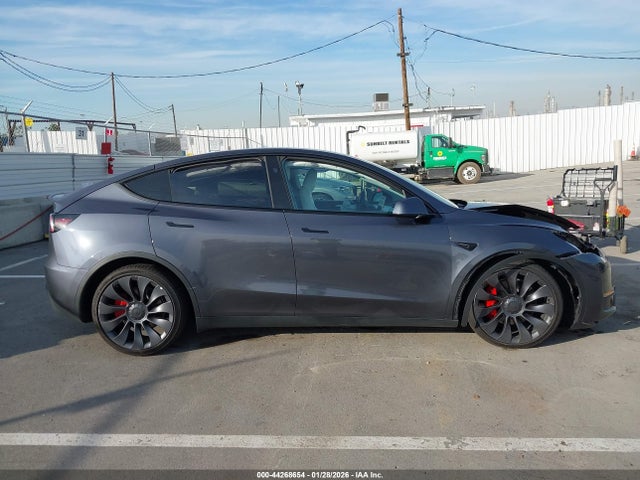 Tesla Model Y Performance Dual Motor All-wheel Drive