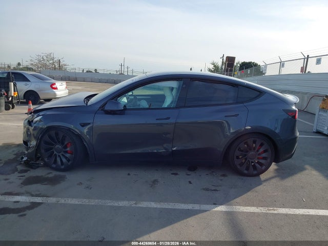Tesla Model Y Performance Dual Motor All-wheel Drive