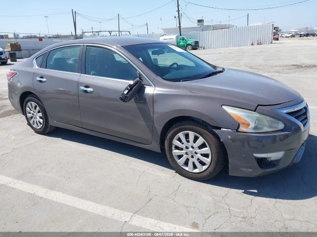 Salvage Nissan Altima Image
