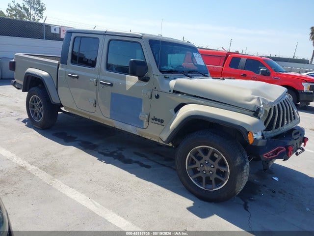 Salvage Jeep Gladiator Image