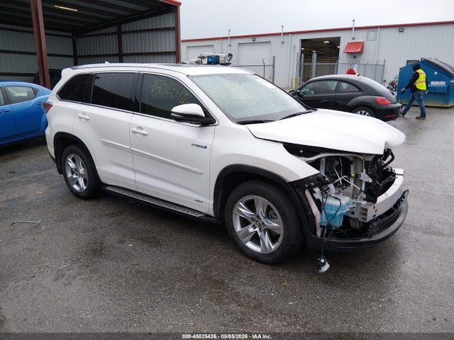 Salvage Toyota Highlander Image