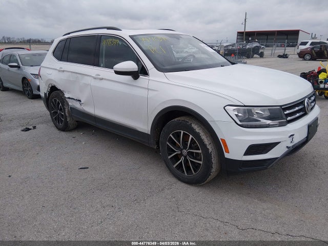 Salvage Volkswagen Tiguan Image