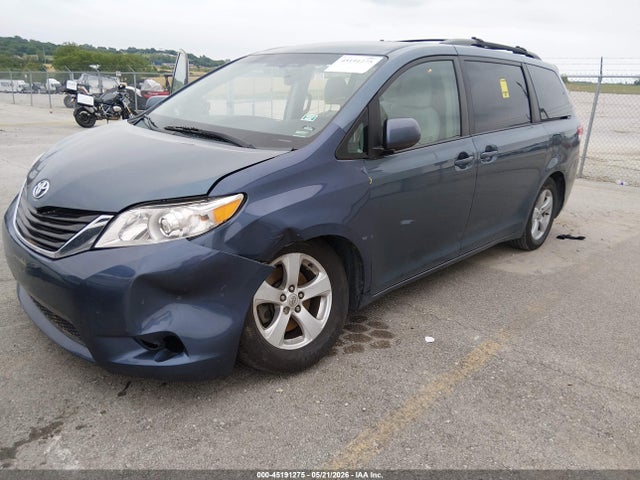 Toyota Sienna Le V6 8 Passenger