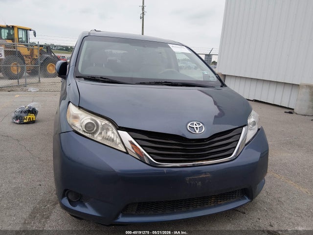Toyota Sienna Le V6 8 Passenger