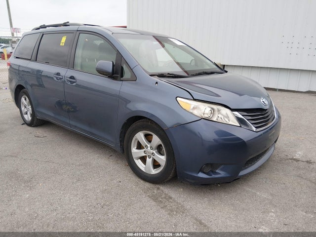 Salvage Toyota Sienna Image