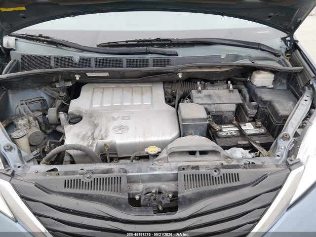 Toyota Sienna Le V6 8 Passenger