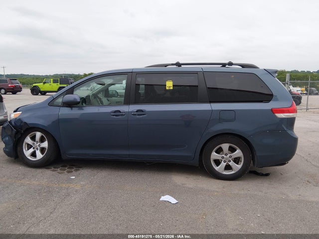 Toyota Sienna Le V6 8 Passenger