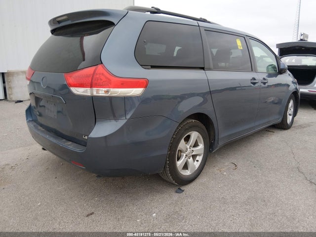 Toyota Sienna Le V6 8 Passenger