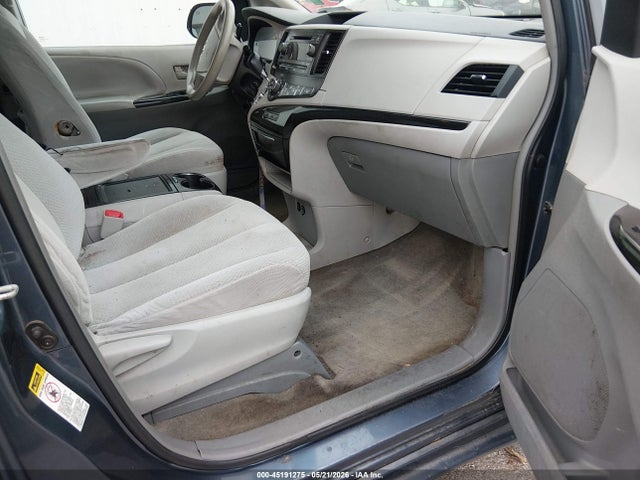 Toyota Sienna Le V6 8 Passenger