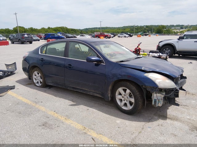 Salvage Nissan Altima Image