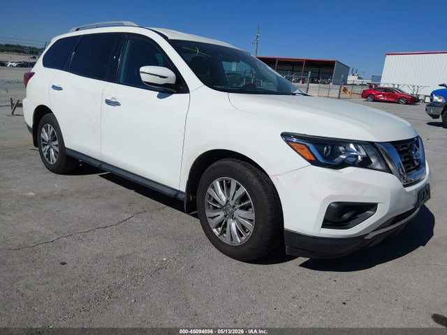 Salvage Nissan Pathfinder Image