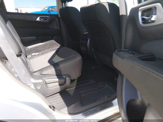 Nissan Pathfinder S