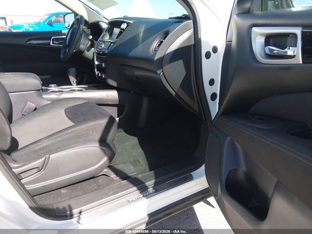 Nissan Pathfinder S