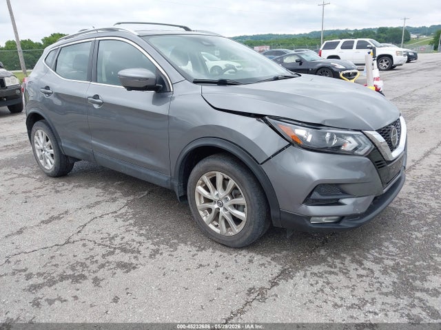 Salvage Nissan Rogue Image