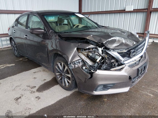 Salvage Nissan Altima Image
