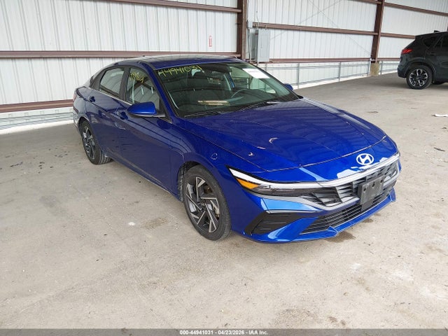 Salvage Hyundai ELANTRA Image