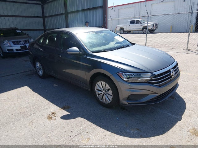 Salvage Volkswagen Jetta Image