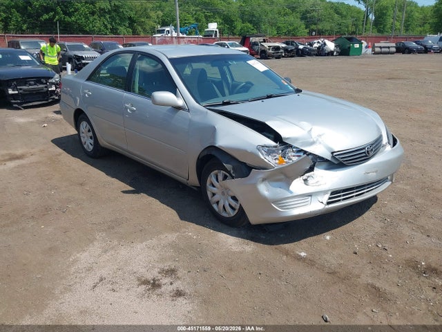 Salvage Toyota Camry Image