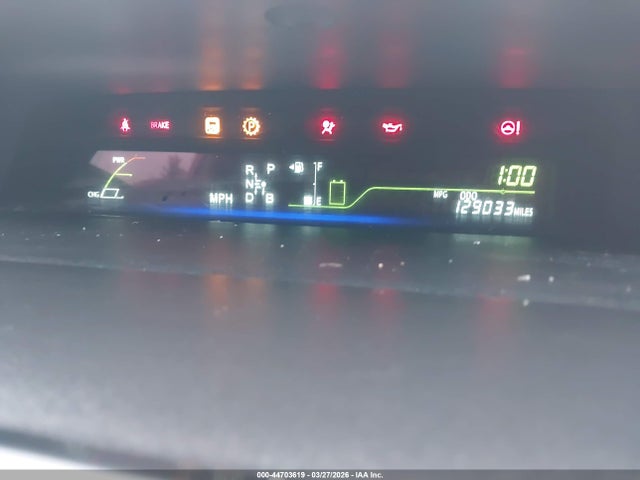 Toyota Prius v Five