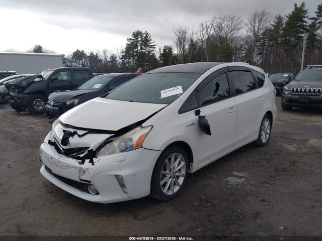 Toyota Prius v Five