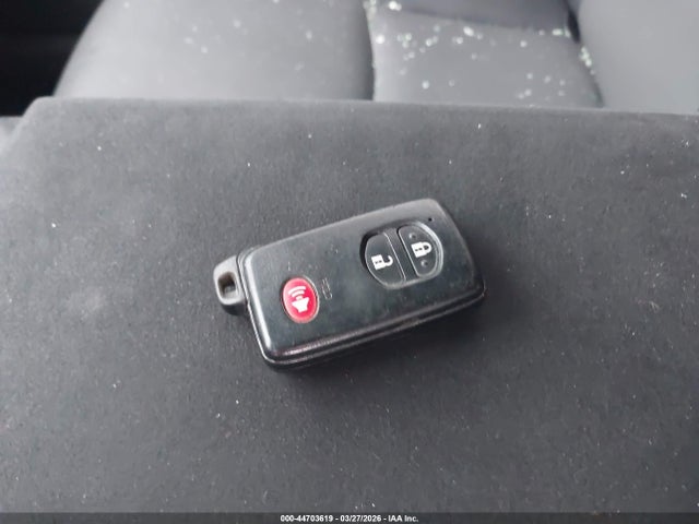 Toyota Prius v Five