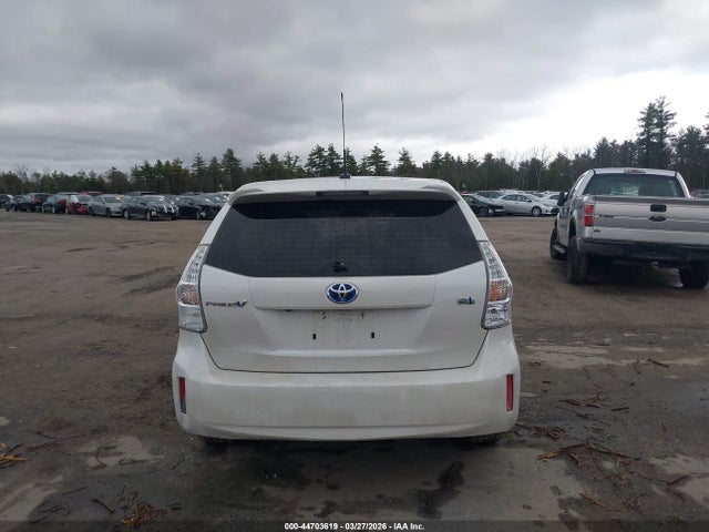 Toyota Prius v Five