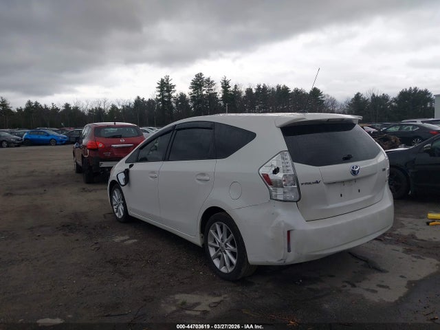 Toyota Prius v Five