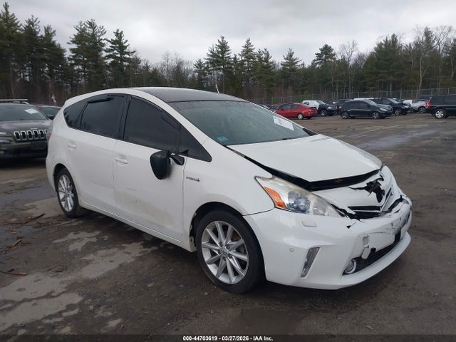 Salvage Toyota Prius v Image