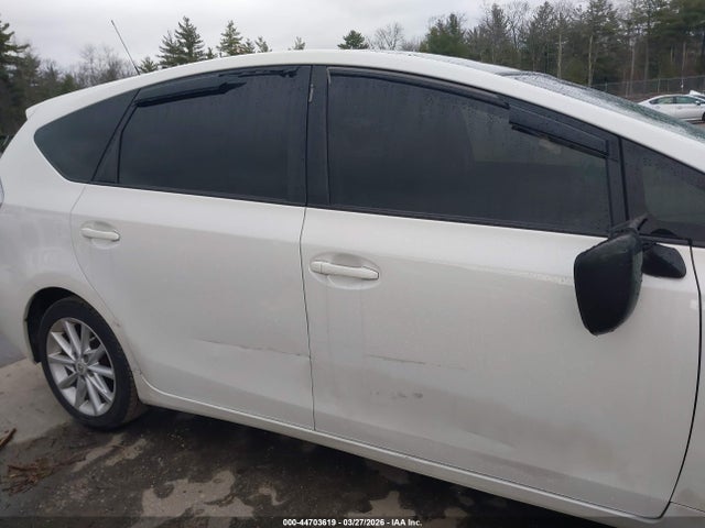 Toyota Prius v Five