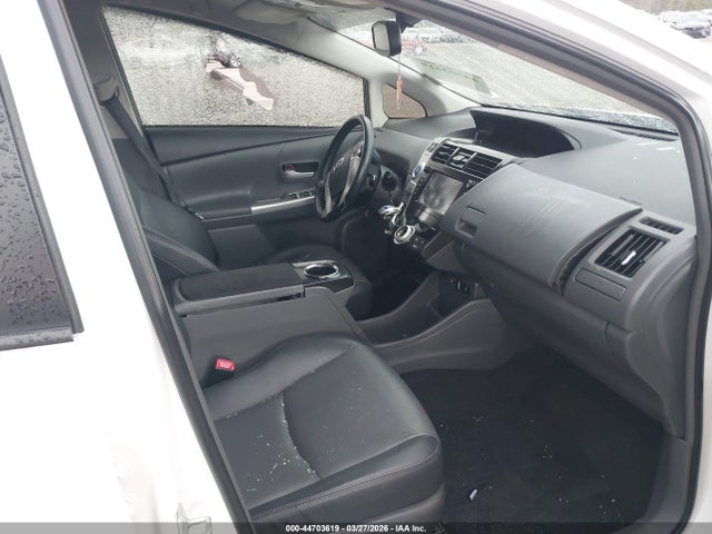 Toyota Prius v Five