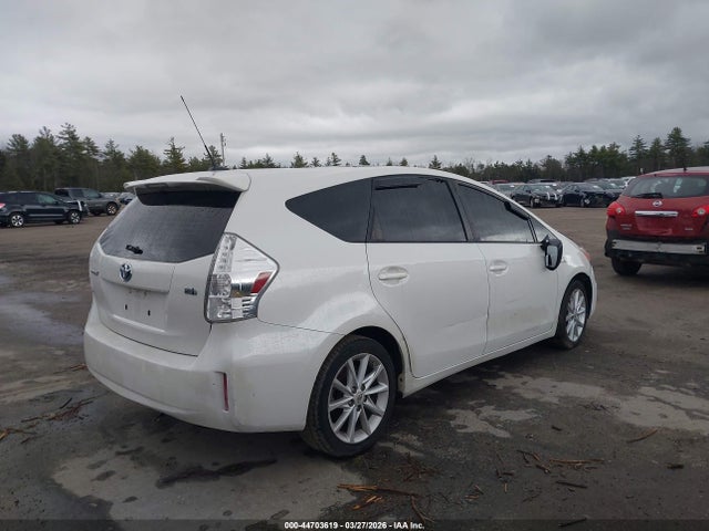 Toyota Prius v Five