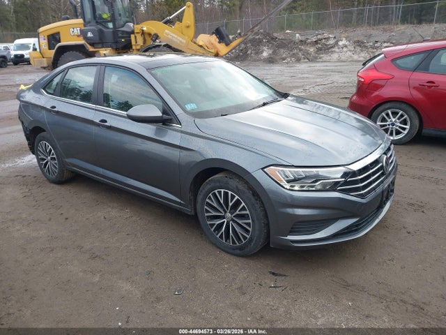Salvage Volkswagen Jetta Image
