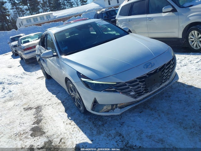 Salvage Hyundai ELANTRA Image