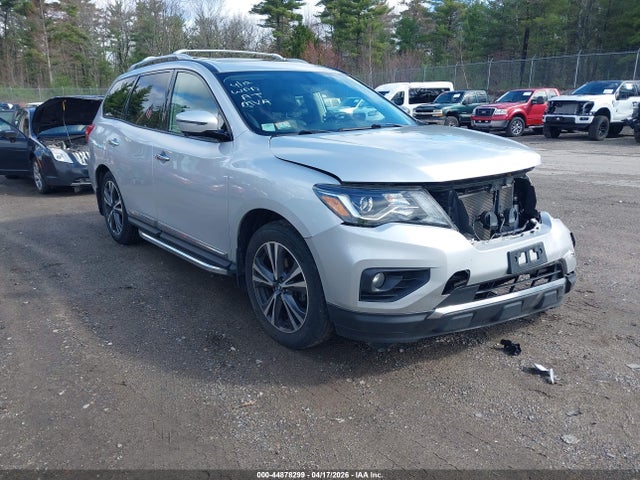 Salvage Nissan Pathfinder Image
