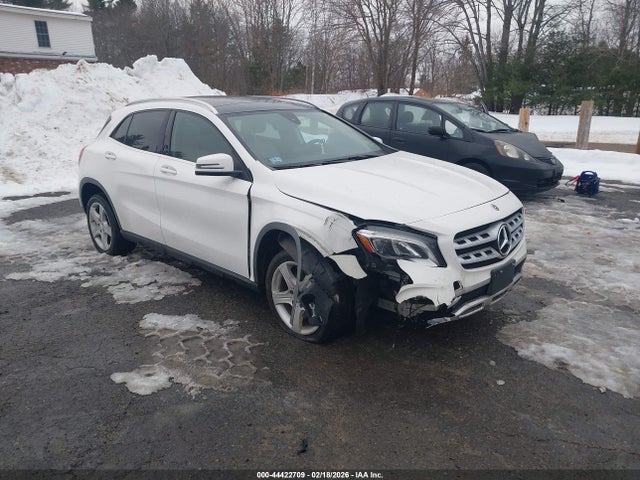 Salvage Mercedes-Benz GLA Image