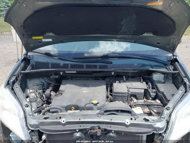 Toyota Sienna Le 7 Passenger