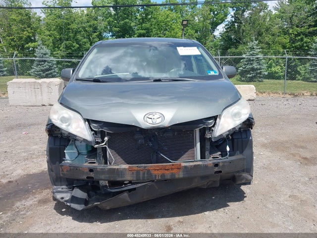 Toyota Sienna Le 7 Passenger