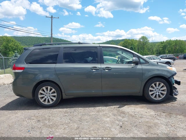 Toyota Sienna Le 7 Passenger