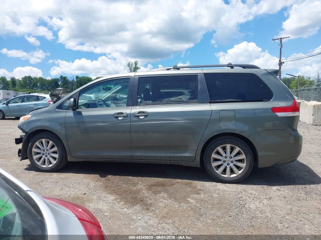 Toyota Sienna Le 7 Passenger