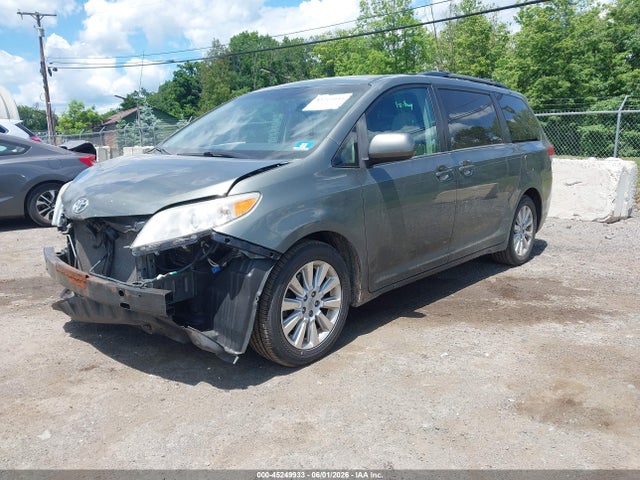 Toyota Sienna Le 7 Passenger