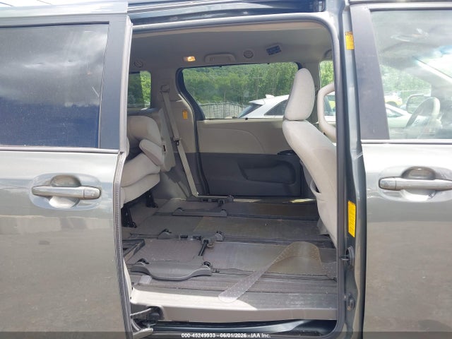 Toyota Sienna Le 7 Passenger