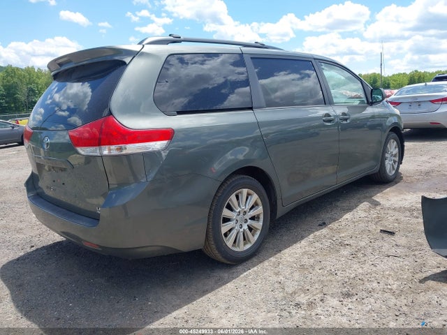 Toyota Sienna Le 7 Passenger